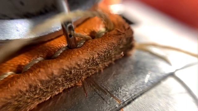 Изготовление брелка в виде сердца из кожи / making a heart-shaped leather keychain /Kopitsyn Leathe смотреть онлайн