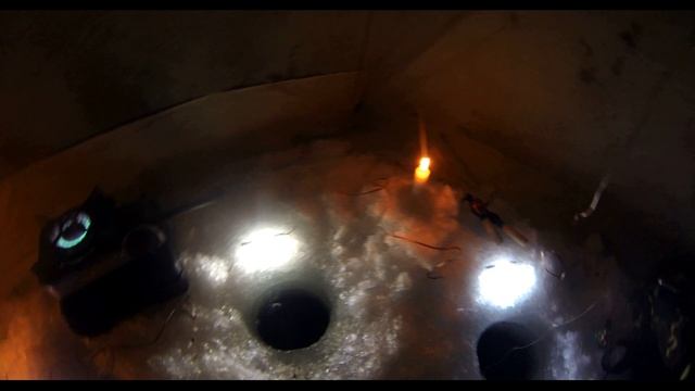 Полез за лещем в лунку. Рузское водохранилище. Рыбалка с ночевкой. смотреть онлайн