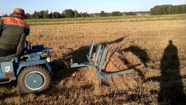 Мотоблок МТЗ-13. Гортание соломы 15.08.2015г. смотреть онлайн
