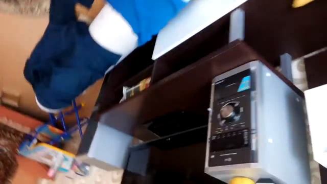 Анжела рисует закрытыми глазами смотреть онлайн