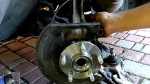 Нисан Кашкай+2 Nissan Qashqai замена ступицы переднего колеса.