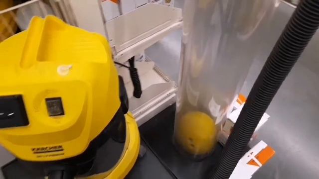 Лучший строительный пылесос до 10000. Karcher WD 3 P. смотреть онлайн