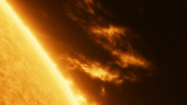 На Солнце тоже бывают дожди
Этот корональный дождь запечатлен на любительский телескоп в Израиле смотреть онлайн