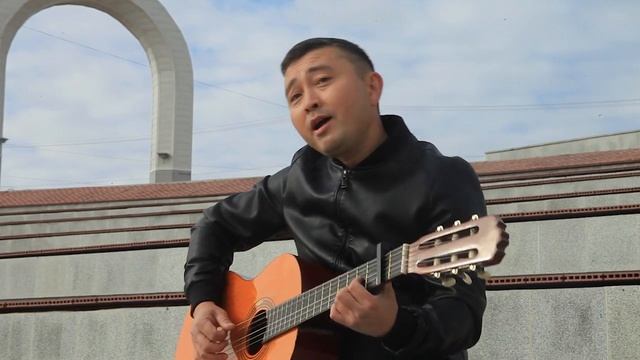 АКЫЛБЕК ЕСМОЛДИН ВИНОГРАДАНАЯ КОСТОЧКА БУЛАТ ОКУДЖАВА КАВЕР смотреть онлайн