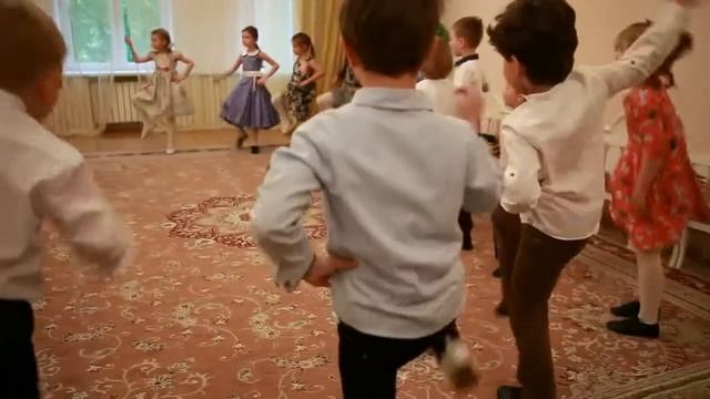 Весёлый танец с котом смотреть онлайн