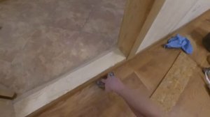 Приклеиваем линолеум к полу на жидкие гвозди. клей линолеум. линолеум укладка.