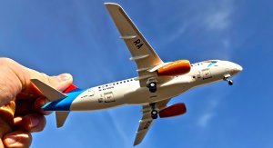 Модель ПАССАЖИРСКОГО САМОЛЕТА Сухой Суперджет 100