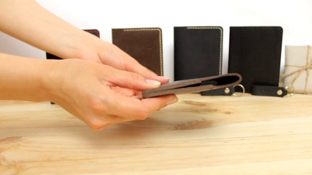 Видео обзор обложки для паспорта ручной работы VOILE vl-pc1-brn смотреть онлайн