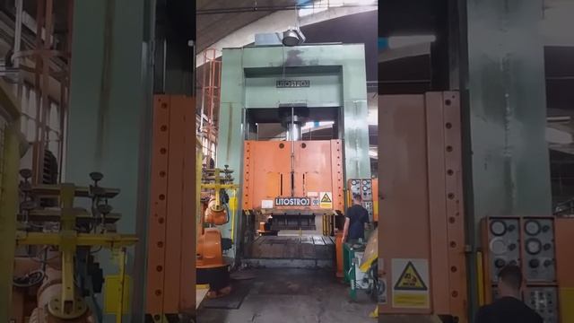 Hydraulic press 630 ton Litostroj смотреть онлайн