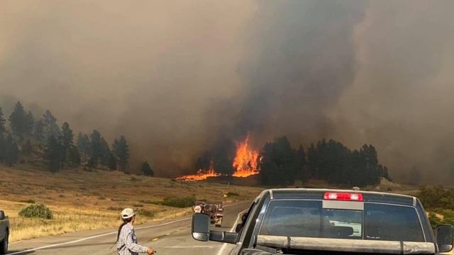 HWY 212 closes after Richard Spring Fire crosses highway смотреть онлайн