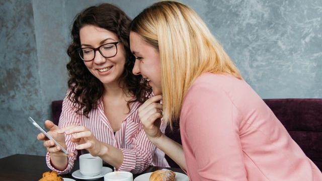 Взяла у соседки в долг бутылку масла, а отдавать пришлось две смотреть онлайн