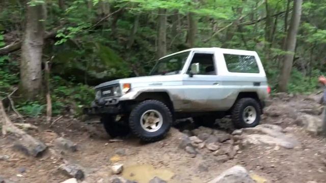Toyota Land Cruiser 70-series Climbing