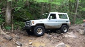 Toyota Land Cruiser 70-series climbing