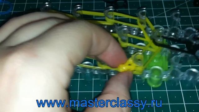 DIY. Rainbow loom charms: bee. Пчелка из резиночек на СТАНКЕ смотреть онлайн