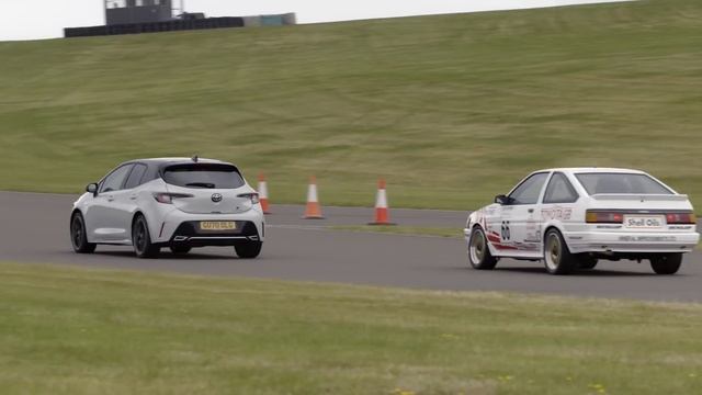 Toyota Track Battle: How fast is the Corolla GR Sport? смотреть онлайн