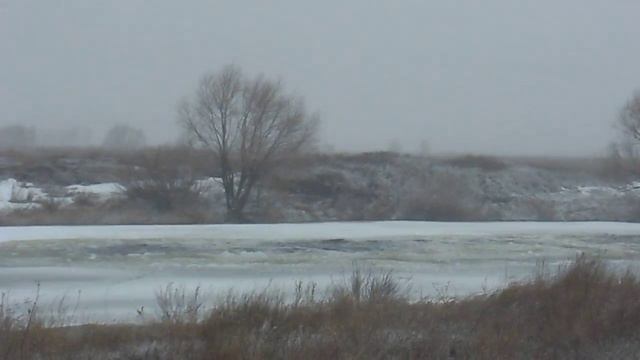 Спасатели провели подрыв льда в Дергачевском районе (ч.4) смотреть онлайн
