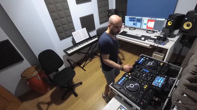 ICON On Air - Vol.5: Intrance - Mosquito Vs. Kike Boy - Farmatron смотреть онлайн