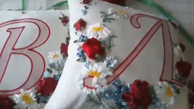 Финал проекта "Междусобойчик" Елены Цвет и Веры Коминовой.Вышивка лентами.Оформленные подушки. смотреть онлайн
