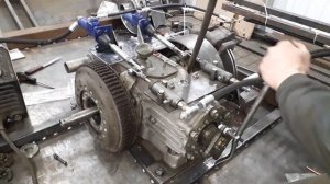 Бортоповоротный вездеход своими руками. Закончена тормозная система и ГП.