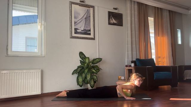 Йога для королевской осанки 30 мин | Йога практика для спины все уровни смотреть онлайн