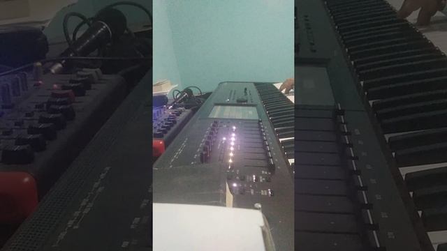 improvisación con el Korg kronos ls смотреть онлайн
