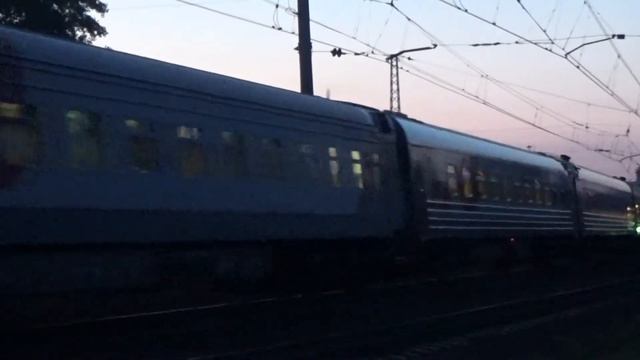 ЧС7 с пассажирским поездом №283ч Москва-Адлер. смотреть онлайн