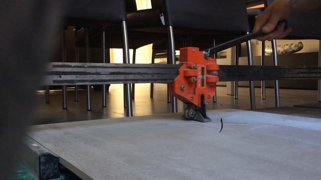 Как вырезать в плитке квадратное отверстие без сколов. смотреть онлайн