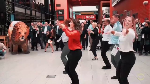 Весёлые Танцы ! смотреть онлайн