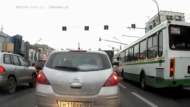 Как развлечь себя в пробке или стоя на светофоре смотреть онлайн