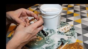 Нанесение золотой потали на готовый гипсовый декор. Создаем изделия с элегантным блеском.