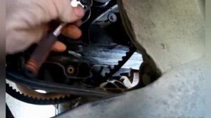 Опель Вектра а . Зажигание.Ставлю новый натяжной ролик ГРМ.Выставляю звезду коленвала по меткам.