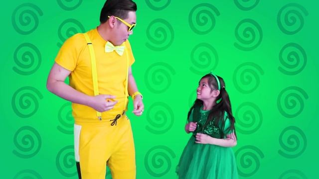 Colors Song | Emma Pretend Play Learn Colors Nursery Rhymes Kids Songs – Toys and Colors смотреть онлайн