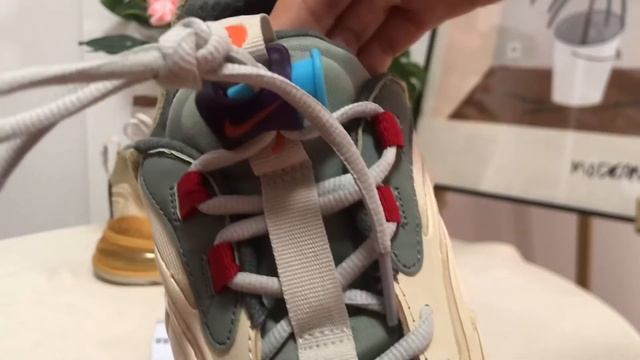 Paint removal on the Travis Scott x Nike Air Max 270 смотреть онлайн