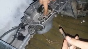 Как достать подшипник  yamaha редуктор