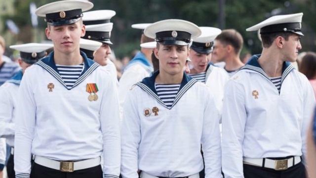 Три полоски на воротнике моряка: откуда пошла традиция смотреть онлайн