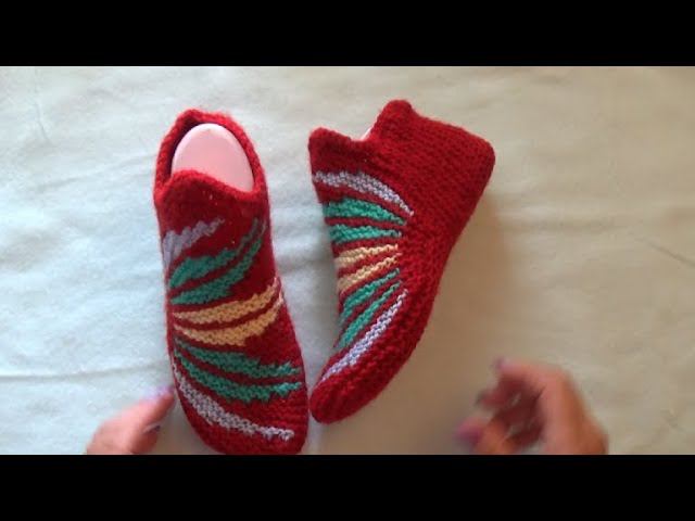 Очень красивые тапочки "Спелая вишня" укороченными рядами. Hausschuhe in kurzen Reihen gestrickt смотреть онлайн