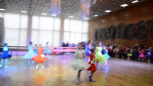 ДЕТИ ТАНЦУЮТ ЧА ЧА ЧА СОЛО смотреть онлайн