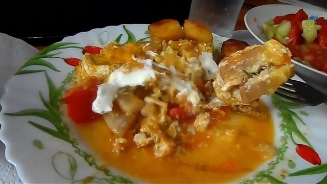 ОБЖОР:ЯИЧНИЦА НА САЛЕ С ПОМИДОРАМИ смотреть онлайн