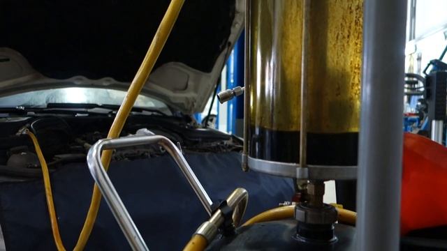 Откачка масла MB двигатель М271 смотреть онлайн