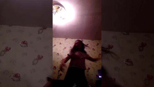 Клип Вики Яковлевой под песню Кати Адушкиной смотреть онлайн