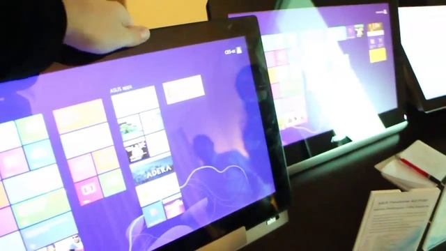 Asus Transformer AIO 1801: présentation au CES 2013 смотреть онлайн