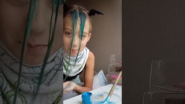 Красим волосы ✨гуашью✨ МДА.... ТРЕЕШ смотреть онлайн