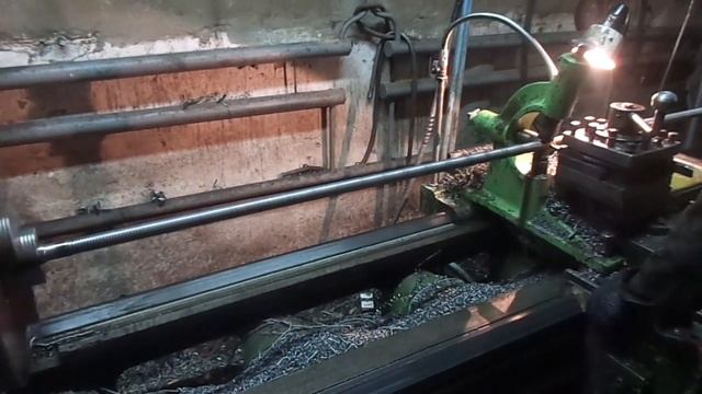 Нарезание левой трапецеидальной резьбы #ходовой_винт #трапецеидальная_резьба #нарезание_резьбы смотреть онлайн