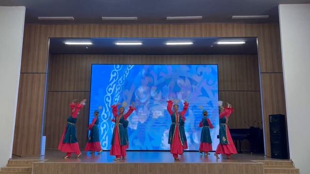 Казахский танец - "Көктем" танцевальный коллектив "Роммакс" руководитель Ерёменко Т.В. смотреть онлайн