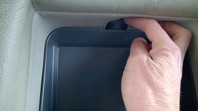 Volvo S60 how to release the ski trap from inside the car смотреть онлайн
