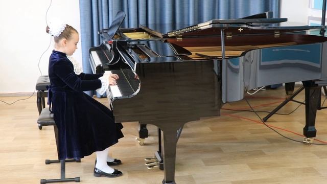 Оля Башкирцева, 8 лет, П.И.Чайковский "Старинная французская песенка" смотреть онлайн