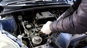 Toyota Vitz  Тойота Витц  SCP10  2000 года Замена приводного ремня и свечей зажигания