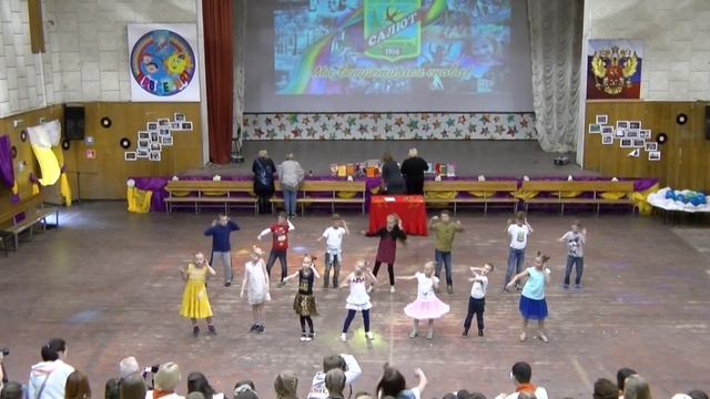 "DJ Slon feat Katya - Колёсики" - танец 4 отряда смотреть онлайн