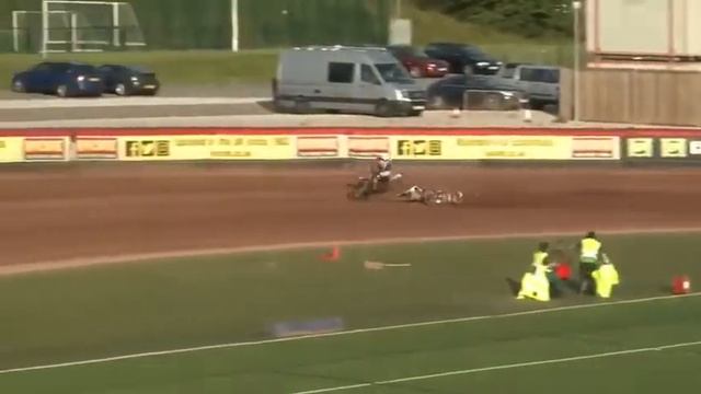 Belle vue crash, with mickie Simpson. смотреть онлайн