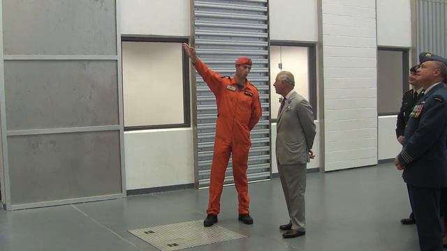 Prince Charles honours dead soldiers at CFB Trenton смотреть онлайн